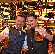 2023 zu Gast im Zelt beim Anstich: Florian Silbereisen und Andreas Gabalier (©Foto: Martin Schmitz)